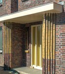 De (voormalige) ingang aan de oostzijde.
              <br/>
              Marcel Westhoff, sept. 2020